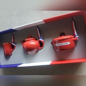 New Le Creuset x3 Ornament Miniature - Cerise